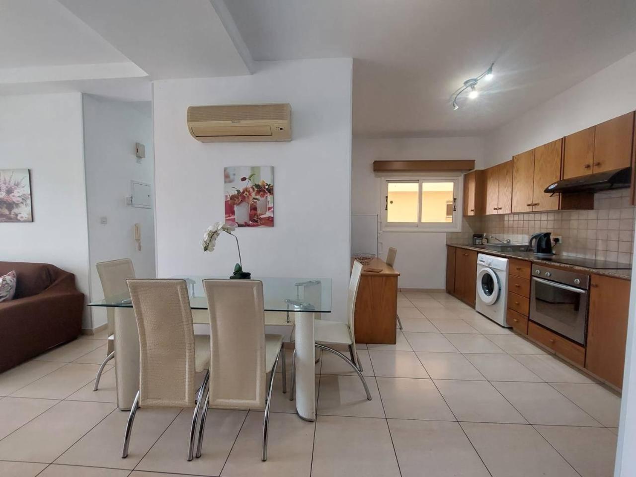 Sunny 2 Bedroom Larnaca Center Dış mekan fotoğraf